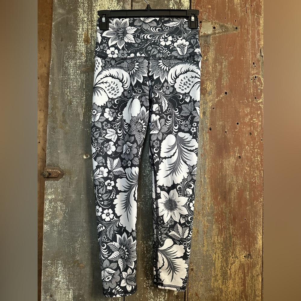Women’s Size Small Black & White Print Evolution and Creation Leggings